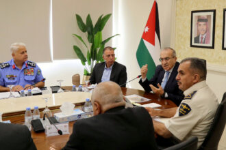وزيرا الأشغال والداخلية يبحثان تطوير معبري جابر والكرامة