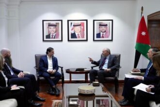 صورة حول : الصفدي يبحث مع مسؤول أميركي تعزيز العلاقات ووقف إطلاق النار في غزة الصفدي يبحث مع مسؤول أميركي تعزيز العلاقات ووقف إطلاق النار في غزة