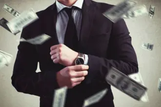 اكتشف طريقة برينان لتحقيق الملايين قبل الثلاثين