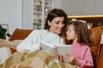 ما السر وراء قوة القصص في تنمية لغة الأطفال