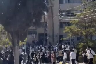 عاجل | بالفيديو .. مشاجرة جماعية في حرم الجامعة الأردنية الان