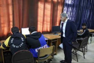 عاجل | جعفر حسان يزور مدرسة جاوا للبنين ويوصي بصيانتها