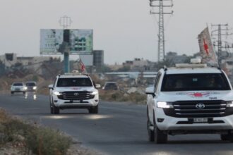 حماس تُسلم جثتي أسيرين للاحتلال في صفقة تبادل أسرى