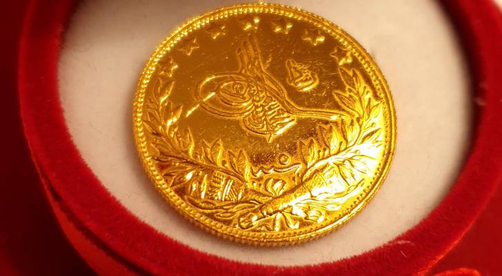 تعرف على سعر الليرة الإنجليزية في الأردن بعد انخفاض الذهب