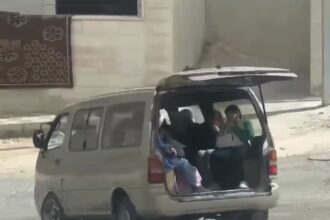 عاجل | فقط بالاردن باص" كشف VIP" لنقل طلبة المدارس الحكومية .. إلى متى الاستهتار ؟!..فيديو