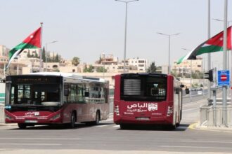 صورة حول : أمانة عمان تطلق 15 حافلة كهربائية جديدة لتعزيز النقل العام أمانة عمان تطلق 15 حافلة كهربائية جديدة لتعزيز النقل العام