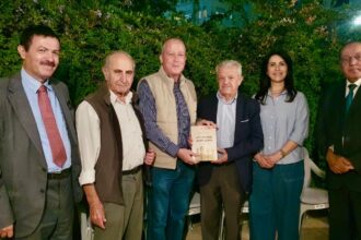 صورة حول : اللقاء الثقافي في صالون الدكتور بستاني لتكريم عالم الآثار الدكتور زيدان كفافي اللقاء الثقافي في صالون الدكتور بستاني لتكريم عالم الآثار الدكتور زيدان كفافي