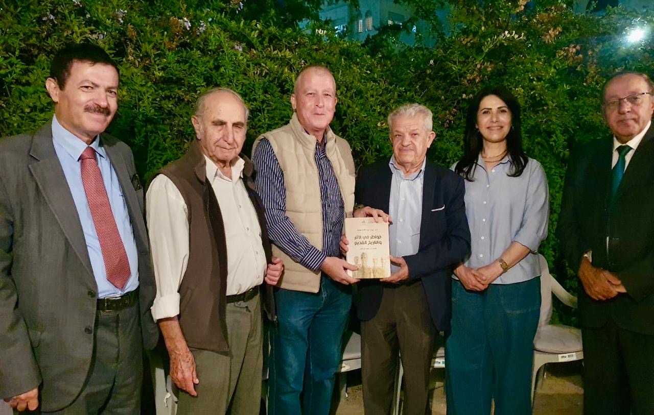 صورة حول : اللقاء الثقافي في صالون الدكتور بستاني لتكريم عالم الآثار الدكتور زيدان كفافي اللقاء الثقافي في صالون الدكتور بستاني لتكريم عالم الآثار الدكتور زيدان كفافي