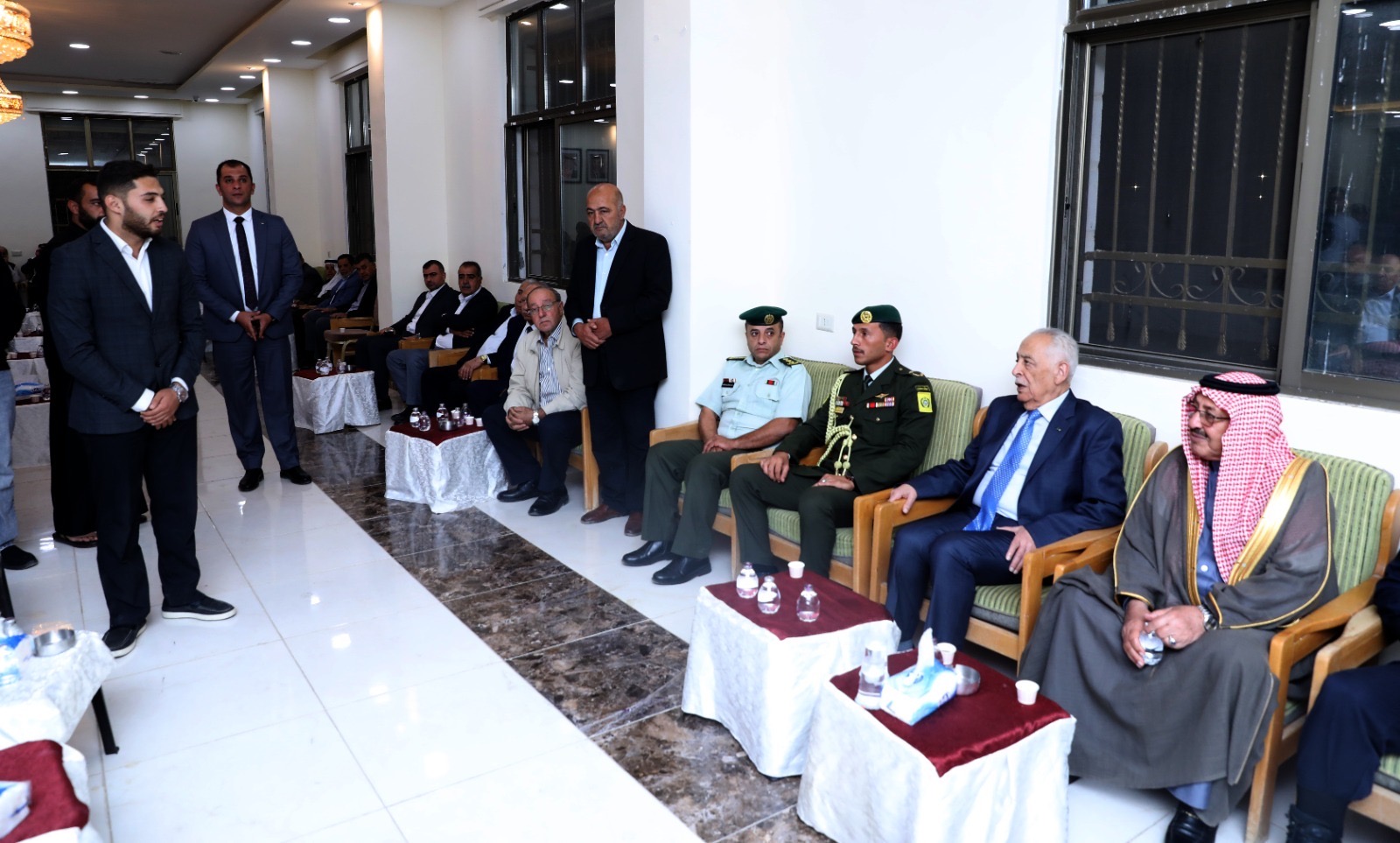 صورة حول : *مندوبا عن الملك وولي العهد. العيسوي يقدم واجب العزاء لــ(6) عشائر أردنية* *مندوبا عن الملك وولي العهد. العيسوي يقدم واجب العزاء لــ(6) عشائر أردنية*