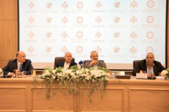 شراكات استراتيجية بين الجامعات والقطاع الصناعي لتعزيز مواءمة التعليم مع سوق العمل
