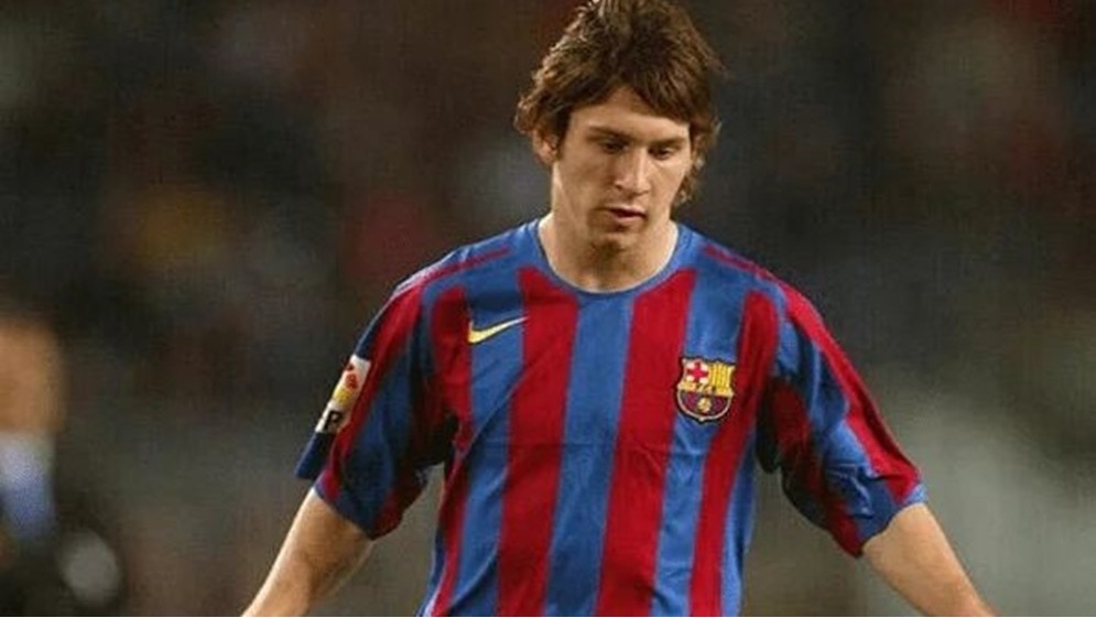 ميسي يحتفل بـ21 عامًا على ظهوره الأول مع برشلونة