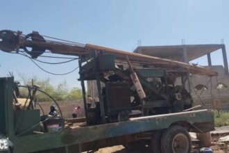سلطة المياه تضبط حفارة مخالفة تحفر بئرًا في الشونة الجنوبية