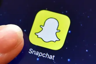 سناب شات يثير جدلًا حول ميزة "Memories" بين التخزين المجاني والمدفوع