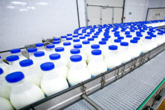 عاجل | احتجاج موظفي شركة ألبان شهيرة في الأردن بسبب عدم صرف الرواتب منذ اشهر