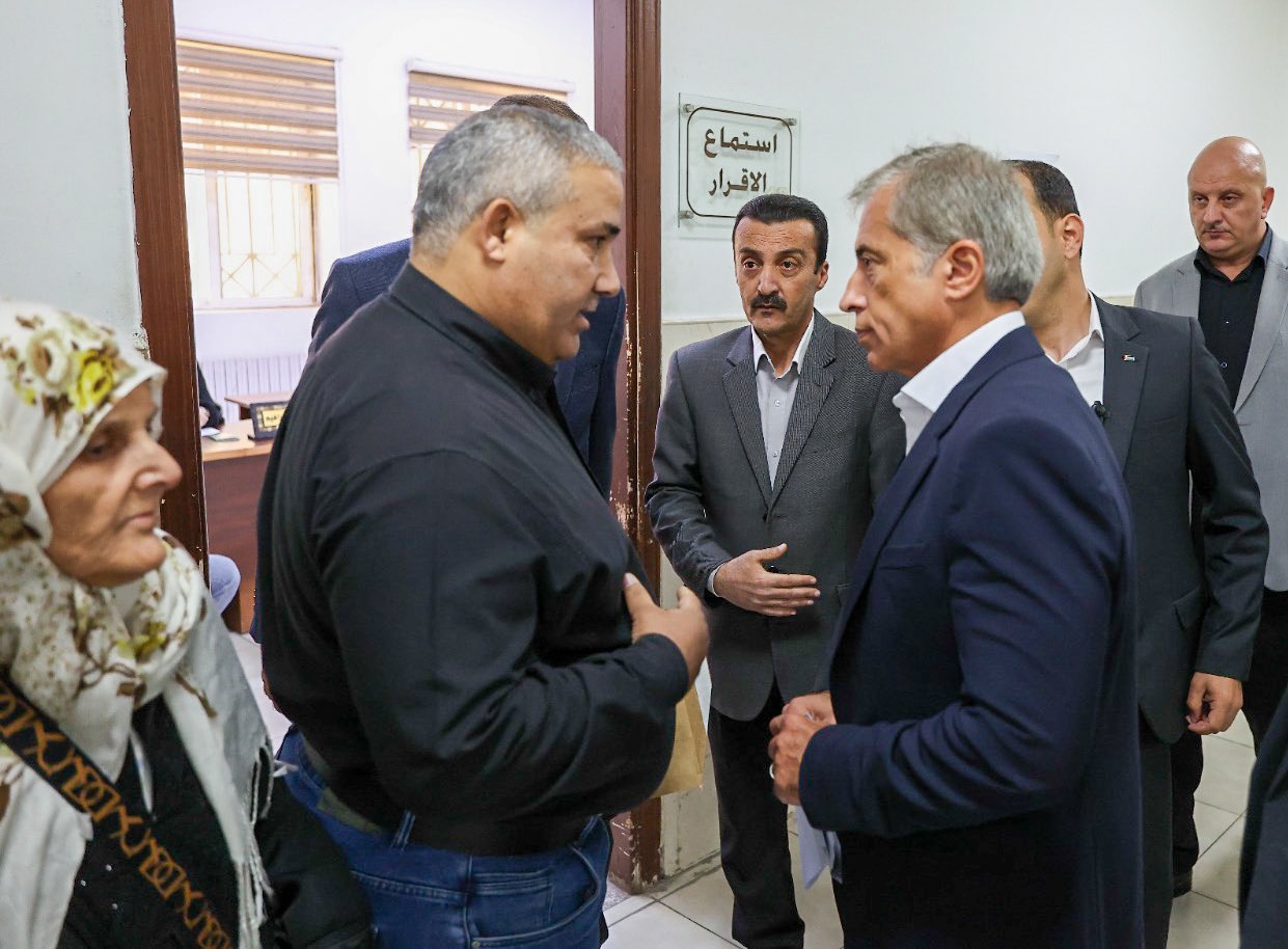 بالصور جعفر حسان يزور مديرية تسجيل أراضي جنوب عمَّان