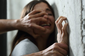 دراسة صادمة … الاعتداء الجنسي يُحدث خللاً عصبياً عميقاً في دماغ النساء