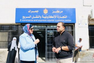 صورة حول : مدير الغذاء والدواء تتفقد مكتب المؤسسة في مركز جمرك التجارة الإلكترونية والنقل السريع مدير الغذاء والدواء تتفقد مكتب المؤسسة في مركز جمرك التجارة الإلكترونية والنقل السريع