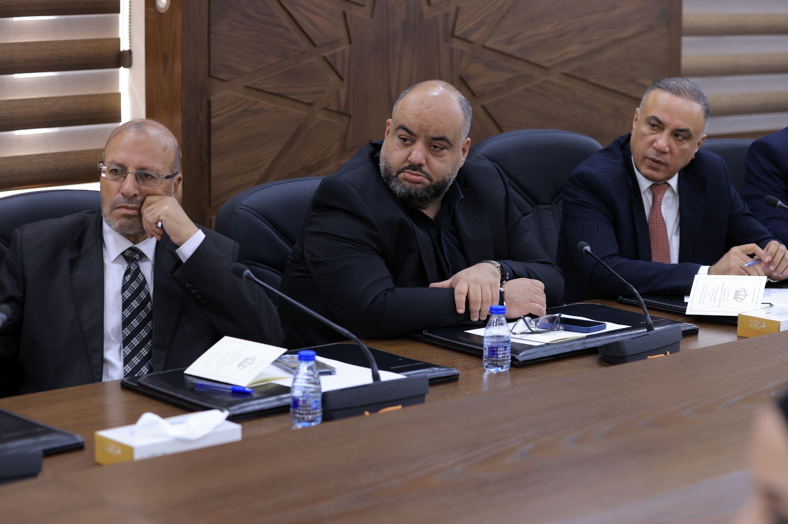 صورة حول : القاضي يترأس اجتماعاً للجنة الرد على خطبة العرش واختيار القيسي رئيساً والعموش للجنة الصياغة القاضي يترأس اجتماعاً للجنة الرد على خطبة العرش واختيار القيسي رئيساً والعموش للجنة الصياغة