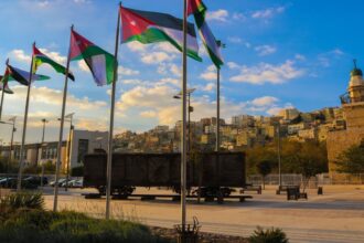 صورة حول : تقرير إيجابي عن الاقتصاد الأردني وإجراءات حكومية لتعزيز النمو تقرير إيجابي عن الاقتصاد الأردني وإجراءات حكومية لتعزيز النمو