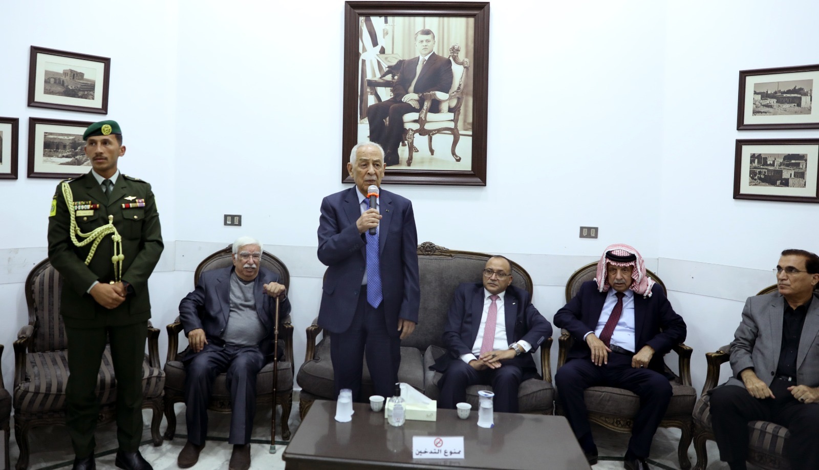 صورة حول : *مندوبا عن الملك وولي العهد. العيسوي يقدم واجب العزاء لــ(6) عشائر أردنية* *مندوبا عن الملك وولي العهد. العيسوي يقدم واجب العزاء لــ(6) عشائر أردنية*