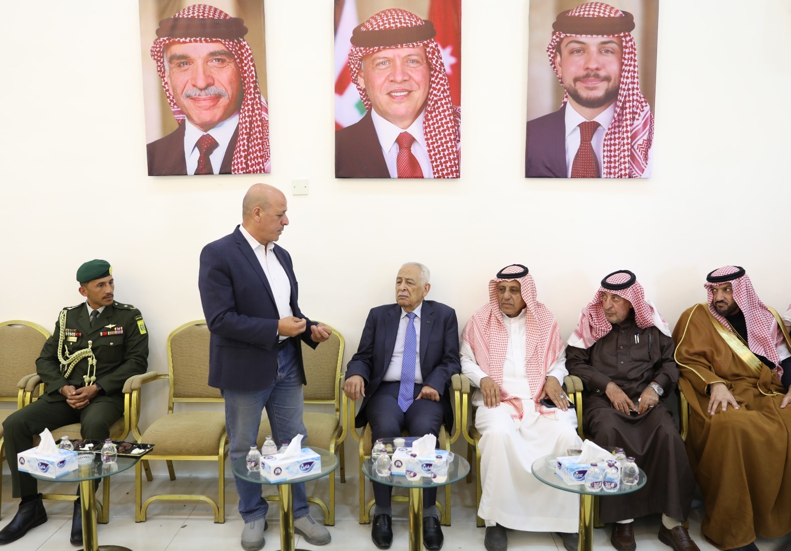 صورة حول : *مندوبا عن الملك وولي العهد. العيسوي يقدم واجب العزاء لــ(6) عشائر أردنية* *مندوبا عن الملك وولي العهد. العيسوي يقدم واجب العزاء لــ(6) عشائر أردنية*