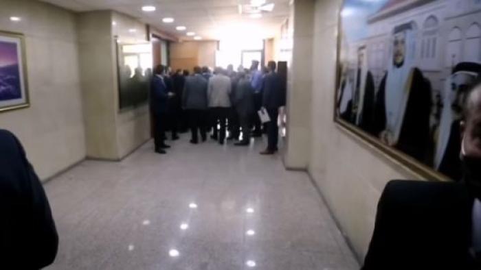 عاجل | اشتباك بالأيدي بين نائبين في مجلس النواب بسبب انتخابات الرئاسة