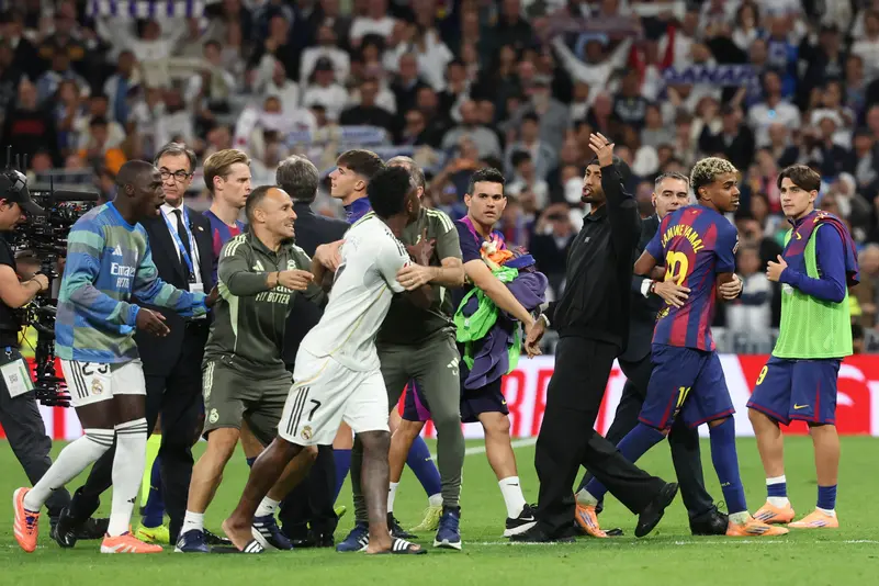 صورة حول : خلاف محتدم بعد "دوس على الرأس" في الكلاسيكو خلاف محتدم بعد "دوس على الرأس" في الكلاسيكو