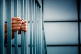 محكمة أمن الدولة تحكم بالسجن على شابين لتورطهما بترويج المخدرات