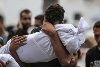 صورة حول : 9 شهداء بينهم طفلان في غارات إسرائيلية على غزة 9 شهداء بينهم طفلان في غارات إسرائيلية على غزة