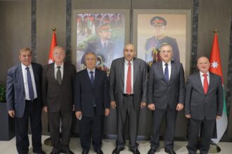 صورة حول : القاضي يلتقي رئيس المجلس القضائي ورئيس هيئة النزاهة القاضي يلتقي رئيس المجلس القضائي ورئيس هيئة النزاهة