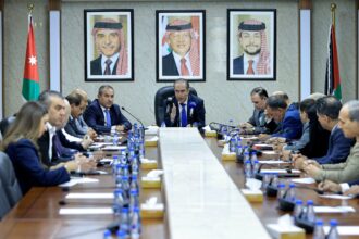 صورة حول : الطراونة: "الميثاق الوطني" الذراع السياسي للحزب ونؤكد دعمنا لمسارات التحديث الثلاث الطراونة: "الميثاق الوطني" الذراع السياسي للحزب ونؤكد دعمنا لمسارات التحديث الثلاث