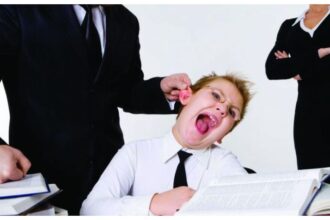 عاجل | معلمون يعتدون جسديًا ونفسيًا على طالب في مدرسة خاصة ويُنقل للمستشفى بالاردن