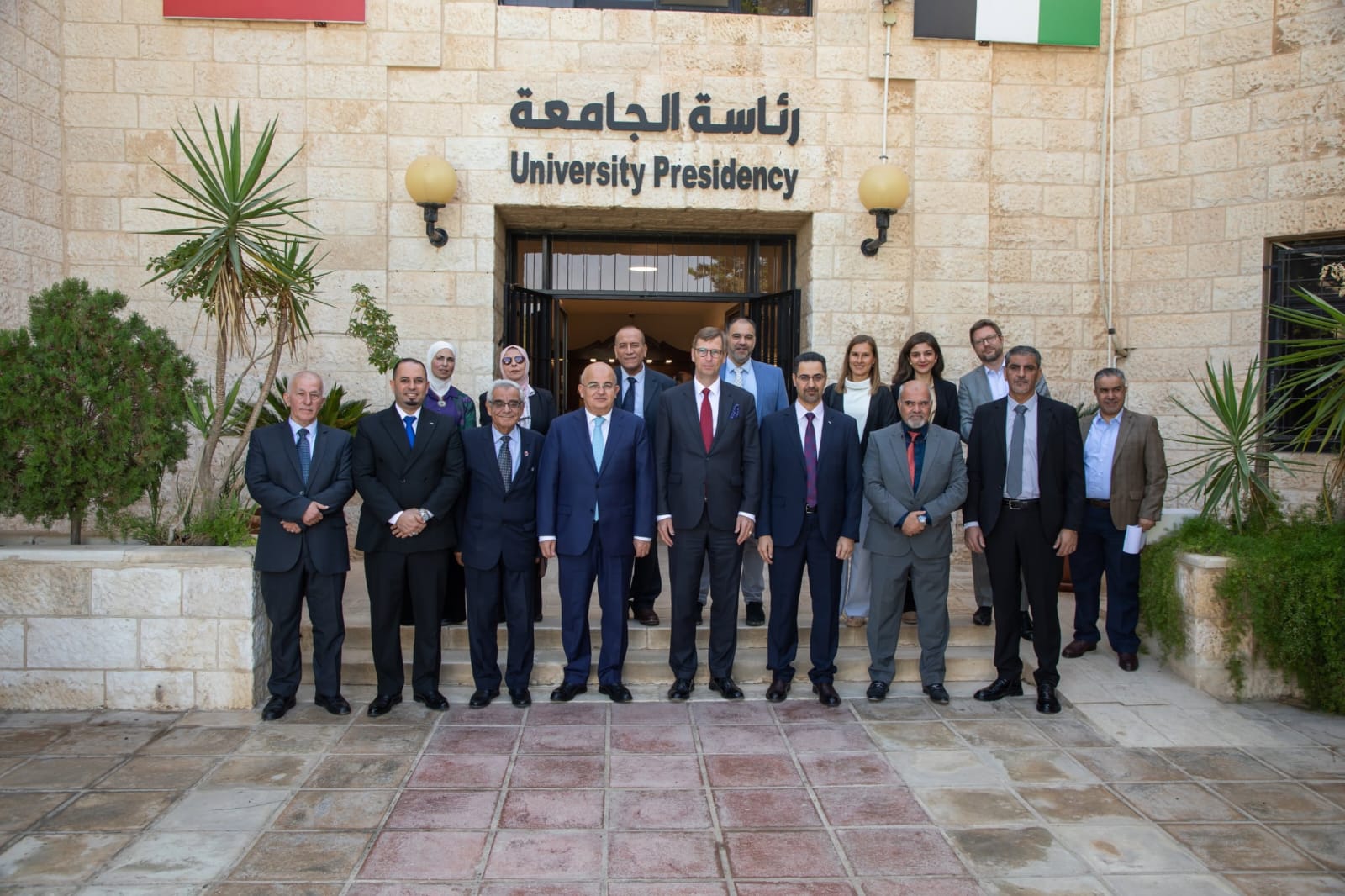 صورة حول : الجامعة الهاشمية تستضيف السفير الألماني وتبحث تعزيز التعليم التقني والتدريب العملي للطلبة الجامعة الهاشمية تستضيف السفير الألماني وتبحث تعزيز التعليم التقني والتدريب العملي للطلبة