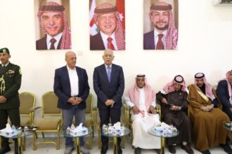 صورة حول : *مندوبا عن الملك وولي العهد. العيسوي يقدم واجب العزاء لــ(6) عشائر أردنية* *مندوبا عن الملك وولي العهد. العيسوي يقدم واجب العزاء لــ(6) عشائر أردنية*