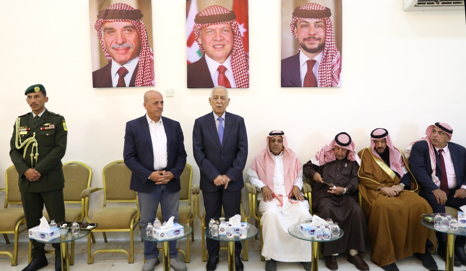 صورة حول : *مندوبا عن الملك وولي العهد. العيسوي يقدم واجب العزاء لــ(6) عشائر أردنية* *مندوبا عن الملك وولي العهد. العيسوي يقدم واجب العزاء لــ(6) عشائر أردنية*