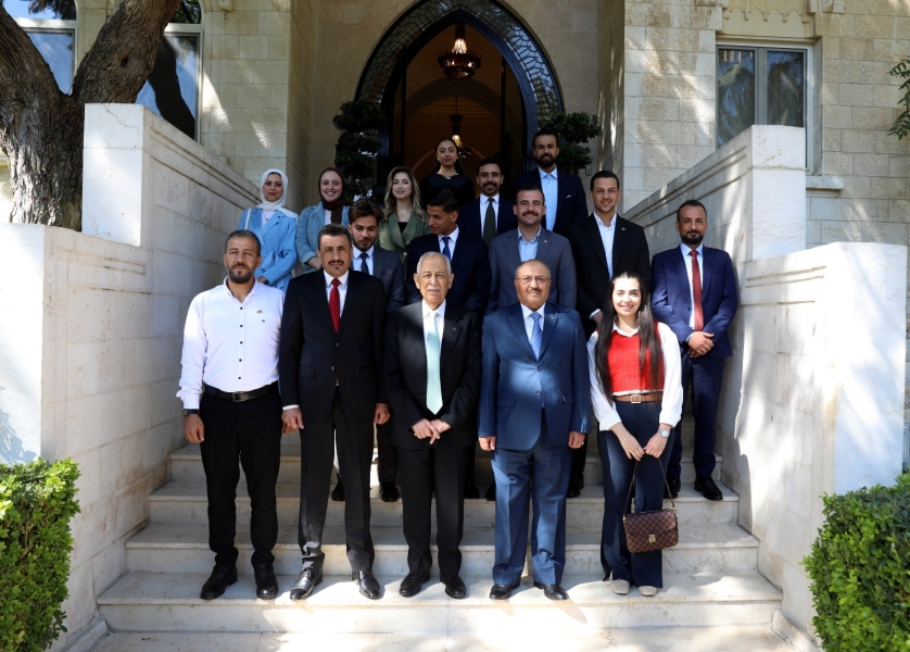 رئيس الديوان الملكي يلتقي وفدًا شبابيا ويؤكد دعم الأردن للقضايا الإنسانية