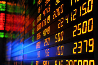 تراجع الأسهم الأوروبية مع خسائر البنوك وارتفاع التعدين