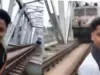 صورة حول : وفاة شاب هندي دهساً أثناء تصوير فيديو على سكك الحديد وفاة شاب هندي دهساً أثناء تصوير فيديو على سكك الحديد