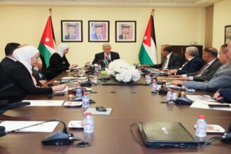 صورة حول : وزير النقل يبحث تحديات وخطط تطوير الخطوط البحرية الوطنية وزير النقل يبحث تحديات وخطط تطوير الخطوط البحرية الوطنية