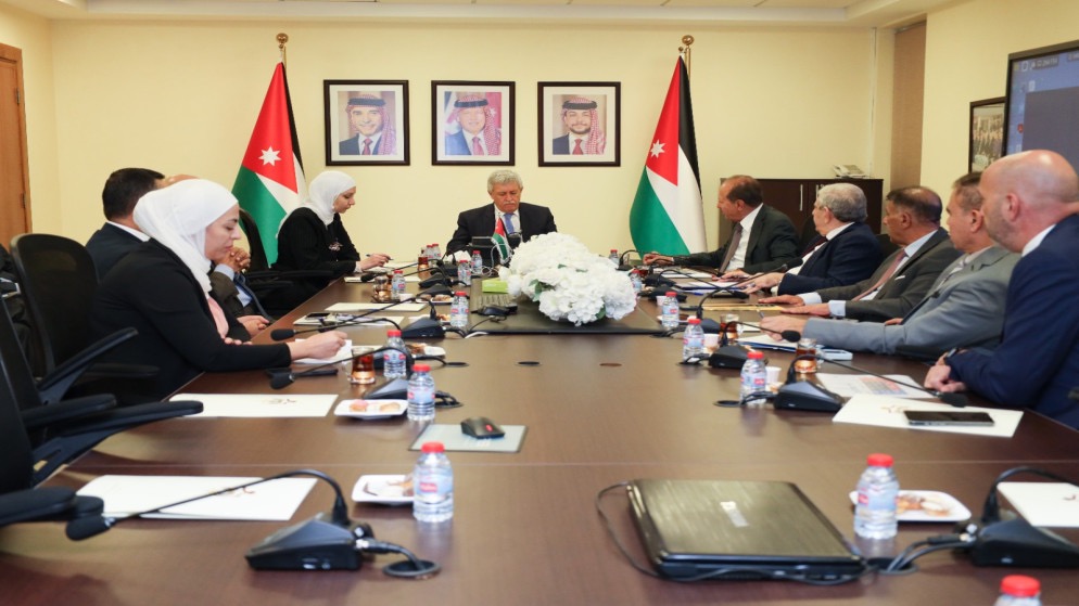 صورة حول : وزير النقل يبحث تحديات وخطط تطوير الخطوط البحرية الوطنية وزير النقل يبحث تحديات وخطط تطوير الخطوط البحرية الوطنية