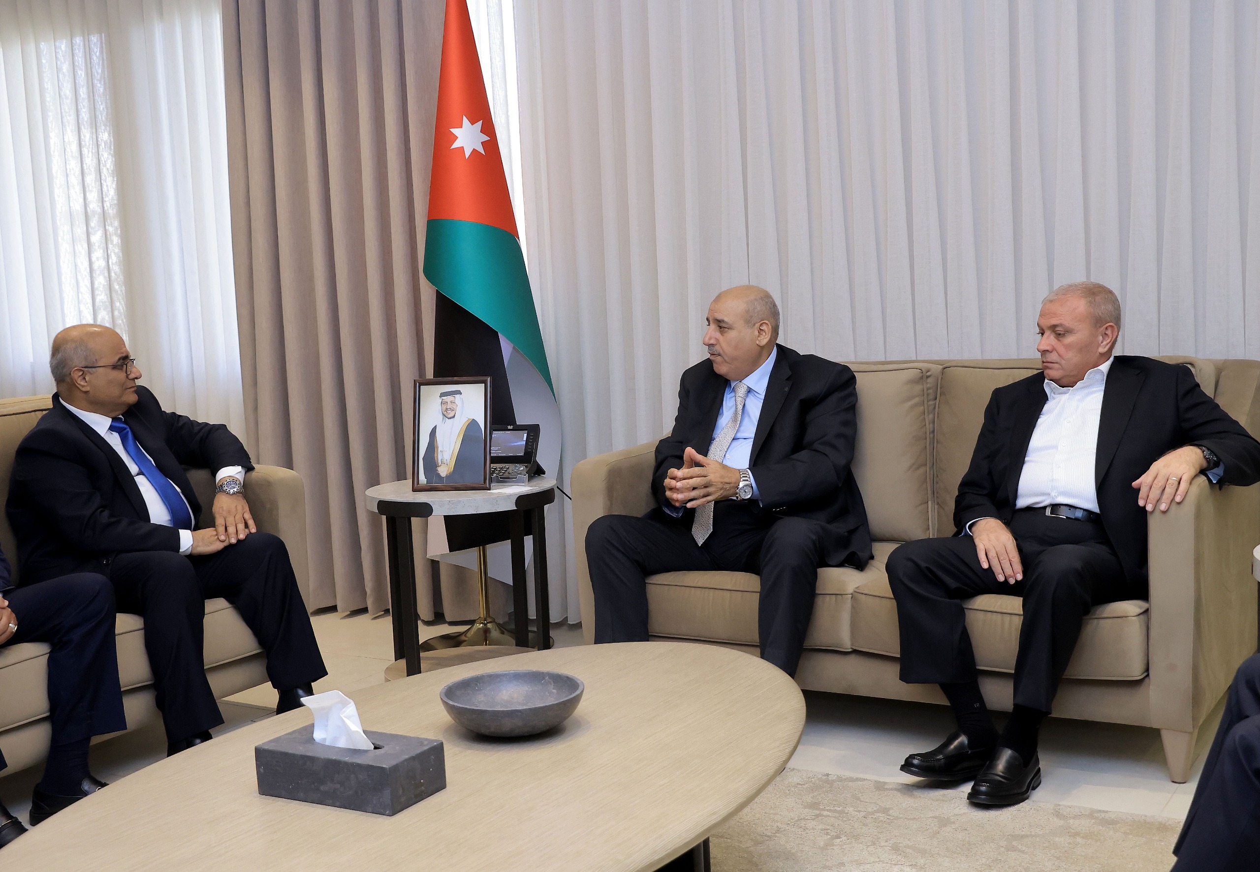 صورة حول : القاضي يلتقي نقيب وأعضاء مجلس نقابة الصحفيين ويؤكد الانفتاح على وسائل الإعلام القاضي يلتقي نقيب وأعضاء مجلس نقابة الصحفيين ويؤكد الانفتاح على وسائل الإعلام