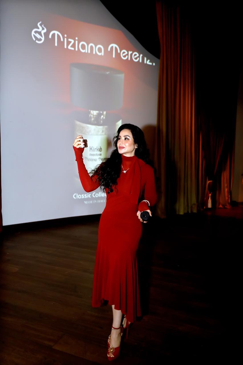 صورة حول : بحضور ومشاركة النجمة لجين عمران ….عطر "Kirke Overdose" يخطف أضواء دبي في أمسية ساحرة بدار الأوبرا بحضور ومشاركة النجمة لجين عمران ….عطر "Kirke Overdose" يخطف أضواء دبي في أمسية ساحرة بدار الأوبرا