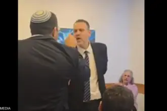 صورة حول : اشتباك حاد بين وزيرين إسرائيليين خلال توزيع المناصب الحكومية اشتباك حاد بين وزيرين إسرائيليين خلال توزيع المناصب الحكومية