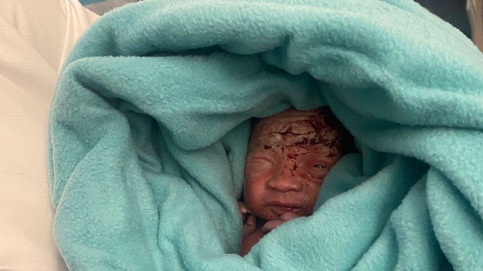 العثور على جثة رضيع مدفونة داخل فناء مسجد في تركيا