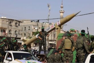 اسرائيل : حماس تمتلك معلومات عن عدد أكبر من الأسرى والقتلى
