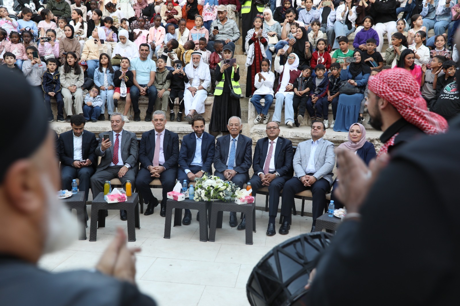 صورة حول : *العيسوي يرعى انطلاق مبادرة "شاشة أمل" الإنسانية للأطفال المرضى والأيتام واللاجئين* *العيسوي يرعى انطلاق مبادرة "شاشة أمل" الإنسانية للأطفال المرضى والأيتام واللاجئين*