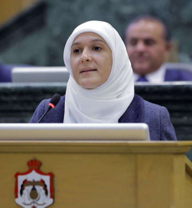 صورة حول : النمور تسأل الحكومة عن نية خصخصة ميناء العقبة ومصير العاملين النمور تسأل الحكومة عن نية خصخصة ميناء العقبة ومصير العاملين