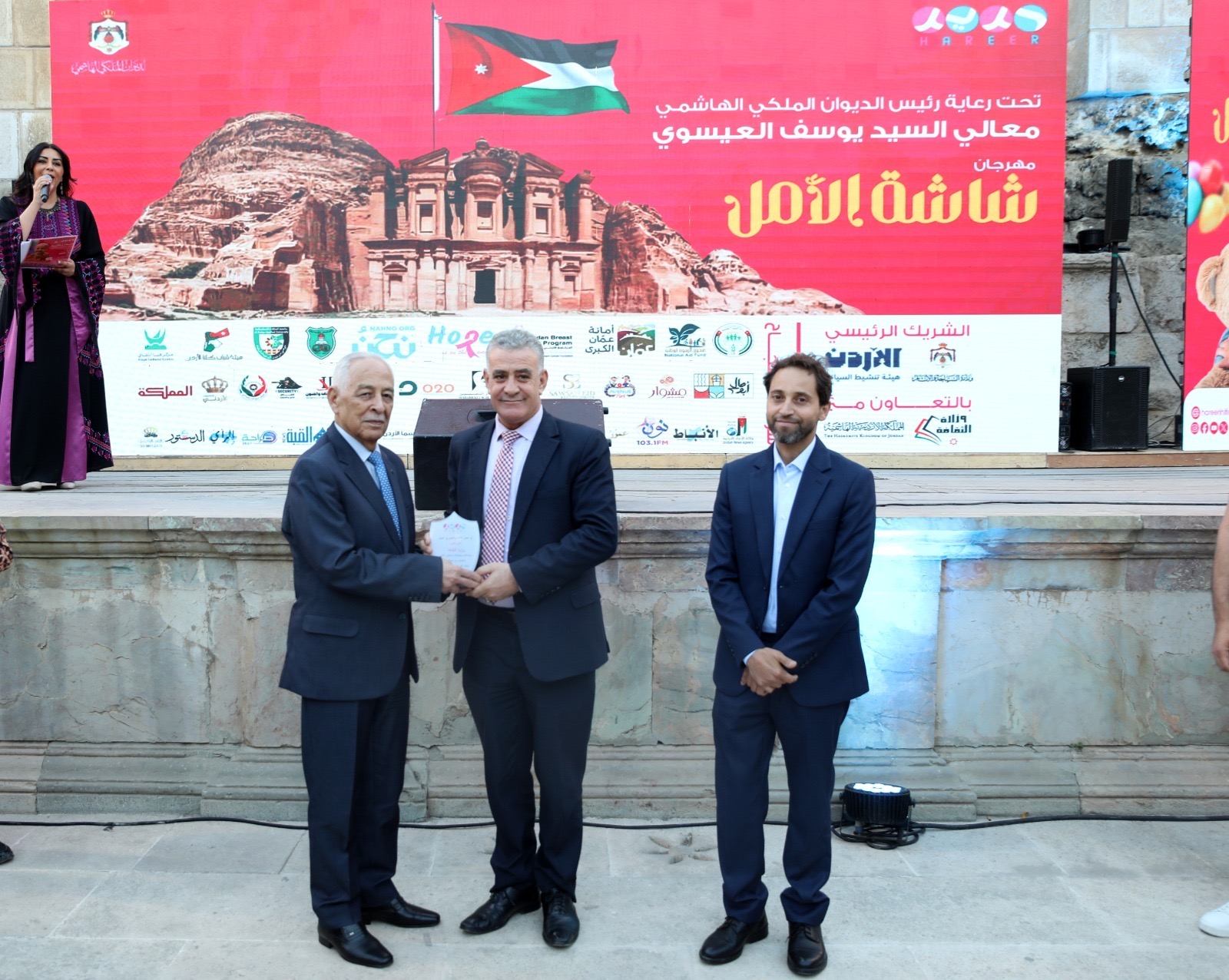 صورة حول : *العيسوي يرعى انطلاق مبادرة "شاشة أمل" الإنسانية للأطفال المرضى والأيتام واللاجئين* *العيسوي يرعى انطلاق مبادرة "شاشة أمل" الإنسانية للأطفال المرضى والأيتام واللاجئين*