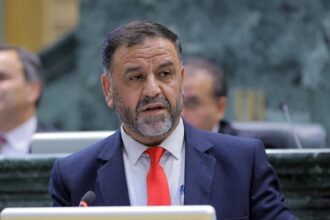 عاجل | الروابدة يسأل وزير المياه عن شراء 20 مركبة "لاند كروز" موديل 2025
