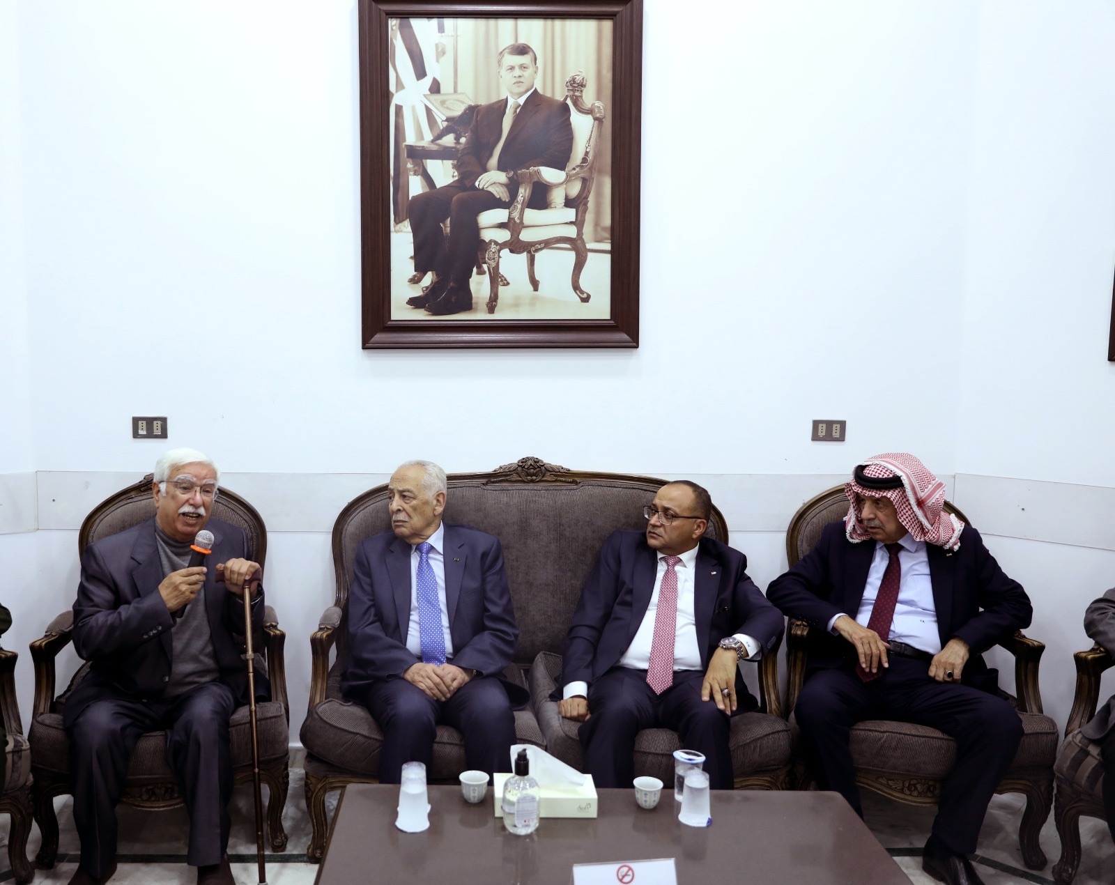 صورة حول : *مندوبا عن الملك وولي العهد. العيسوي يقدم واجب العزاء لــ(6) عشائر أردنية* *مندوبا عن الملك وولي العهد. العيسوي يقدم واجب العزاء لــ(6) عشائر أردنية*